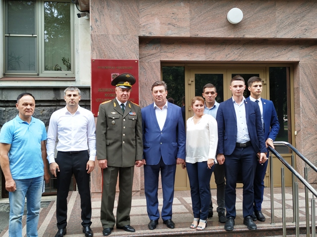 Казбек Тайсаев поздравил генерала Соболева с завершением регистрации кандидатом от КПРФ на должность губернатора Ставропольского края