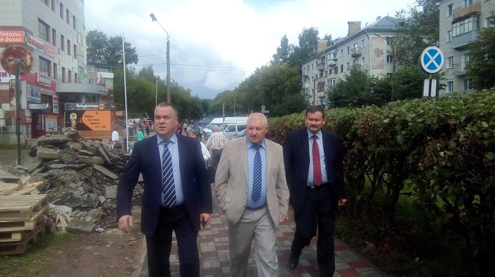 Руководители фракций КПРФ в Заксобрании и Гордуме провели рейд по улицам города Кирова