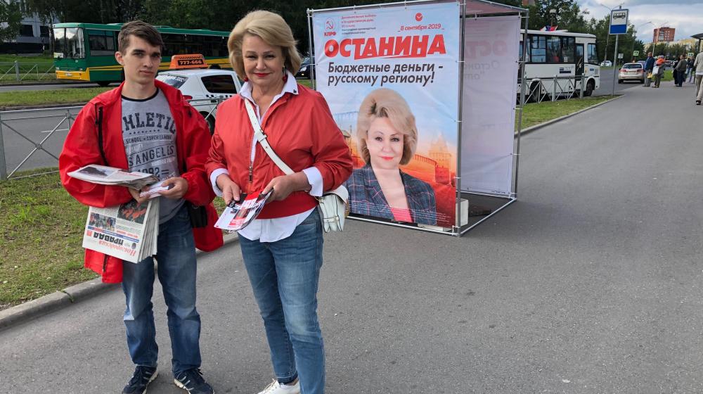 Нина Останина продолжает агитацию в Великом Новгороде