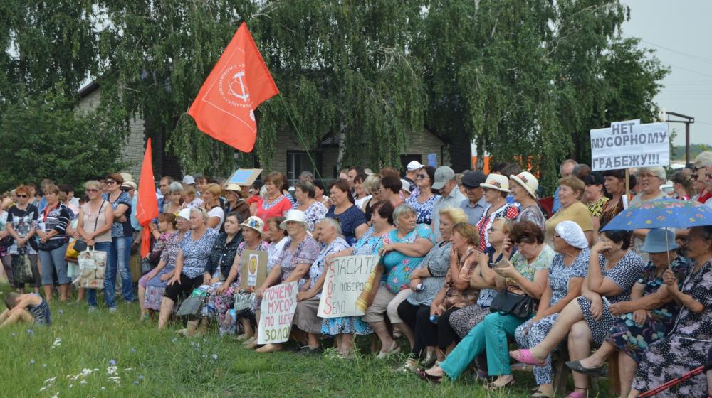 Алтайский край. Самый массовый за последние 20 лет митинг прошел в селе Топчиха против мусорной реформы при поддержке КПРФ