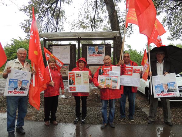 Пикеты в защиту Павла Грудинина в Калмыкии