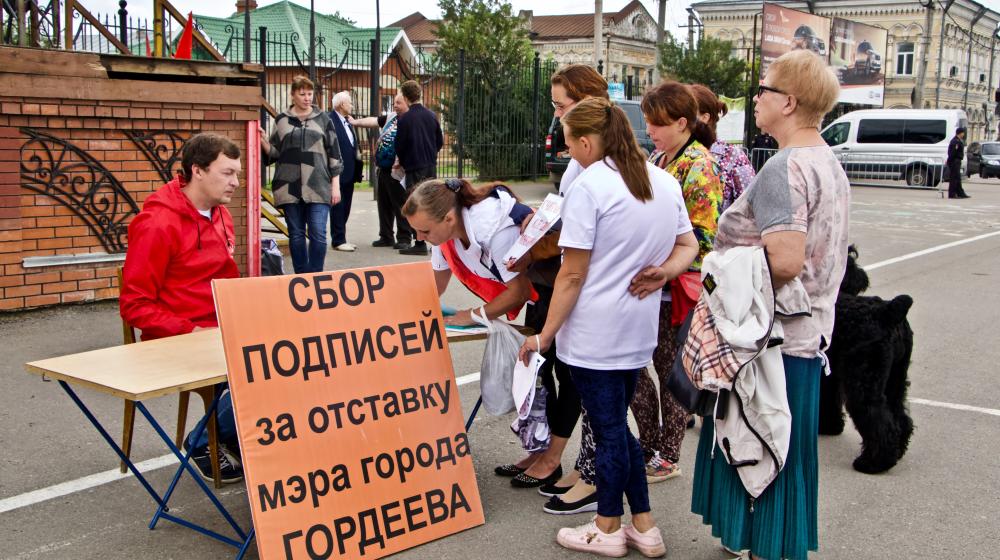 Пермский край. При поддержке КПРФ проведен митинг против закрытия коррекционной школы в Кунгуре