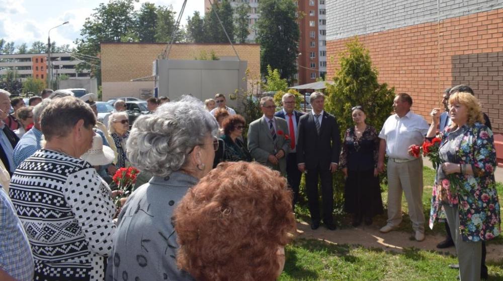 В подмосковном Домодедово торжественно открыли мемориальную доску в честь ветерана Великой Отечественной войны И.П. Никонова