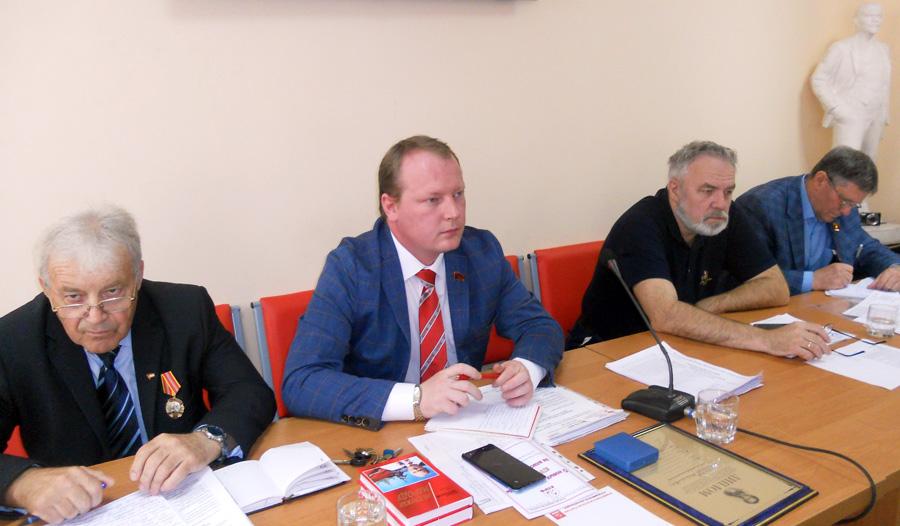 Пленум Ивановского обкома КПРФ рассмотрел вопрос о новых формах работы партии в борьбе за власть трудящихся