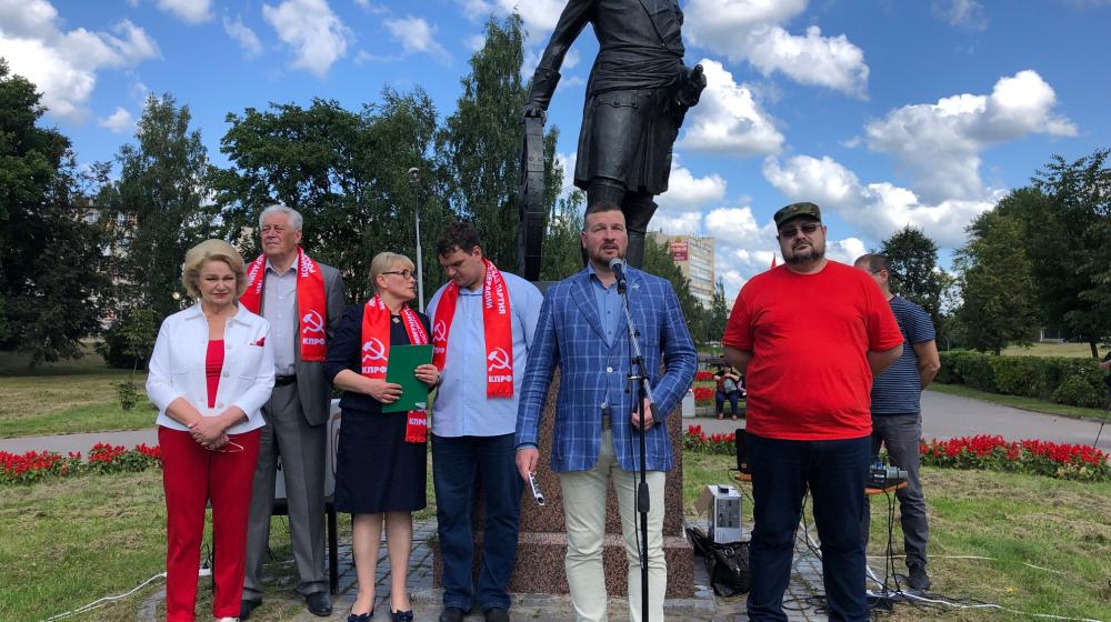 Великий Новгород. Член руководства КПКР готов снять свою кандидатуру с довыборов в Госдуму в пользу кандидата от КПРФ Нины Останиной