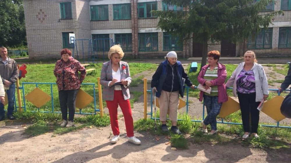 Нина Останина посетила деревню Вороново Новгородской области