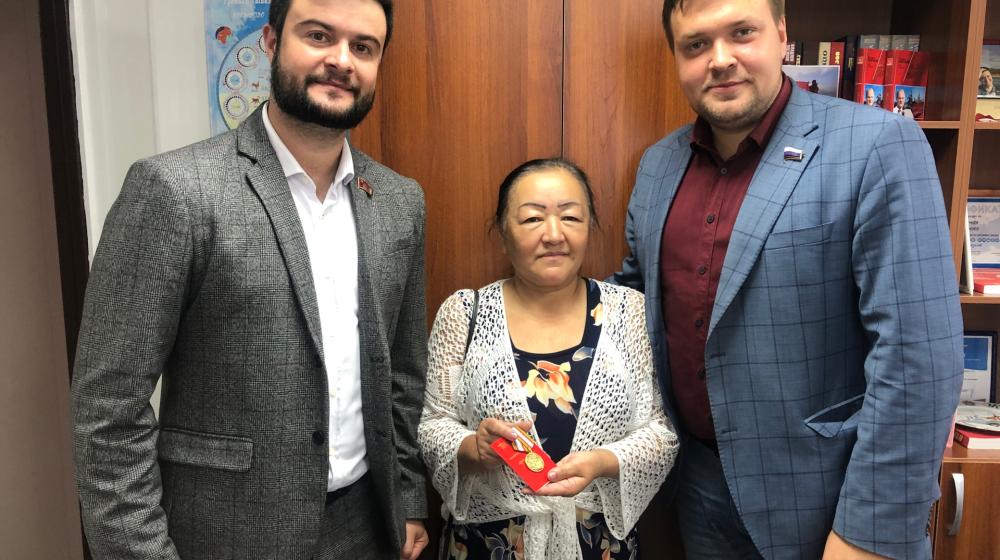 При поддержке КПРФ издана книга о женском движении в республике Тыва