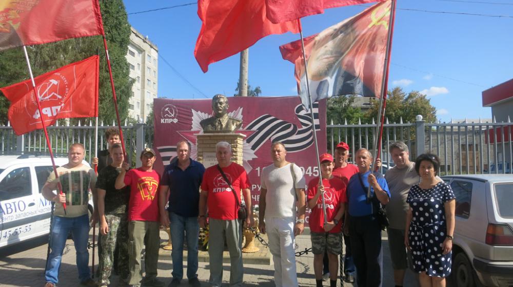 Тамбовские коммунисты провели автопробег, посвящённый 140-летию со дня рождения И.В. Сталина