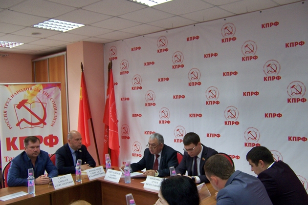 В Татарстанском рескоме КПРФ состоялся круглый стол, посвящённый протестным акциям крановщиков Казани