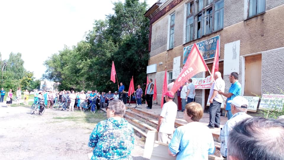 Жители Ключевского района Алтайского края вышли на митинг против мусорной реформы