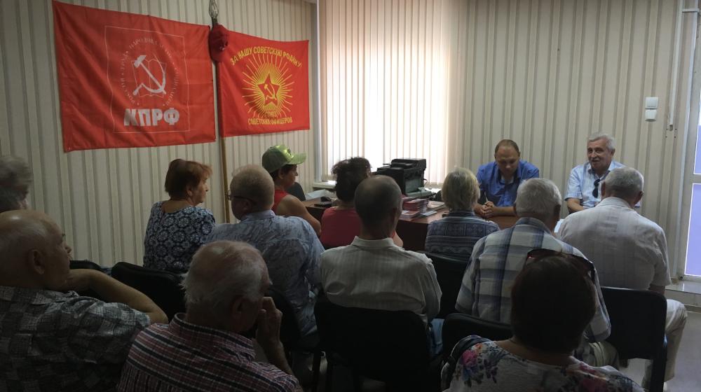 Республика Крым. Коммунист-депутат Госдумы Н.И. Осадчий провел встречи в Феодосии