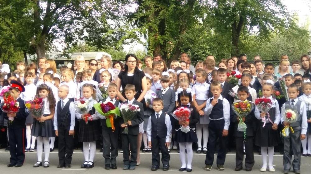 Саратовская область. Ольга Алимова поздравила первоклашек Сторожевской школы с началом учебного года