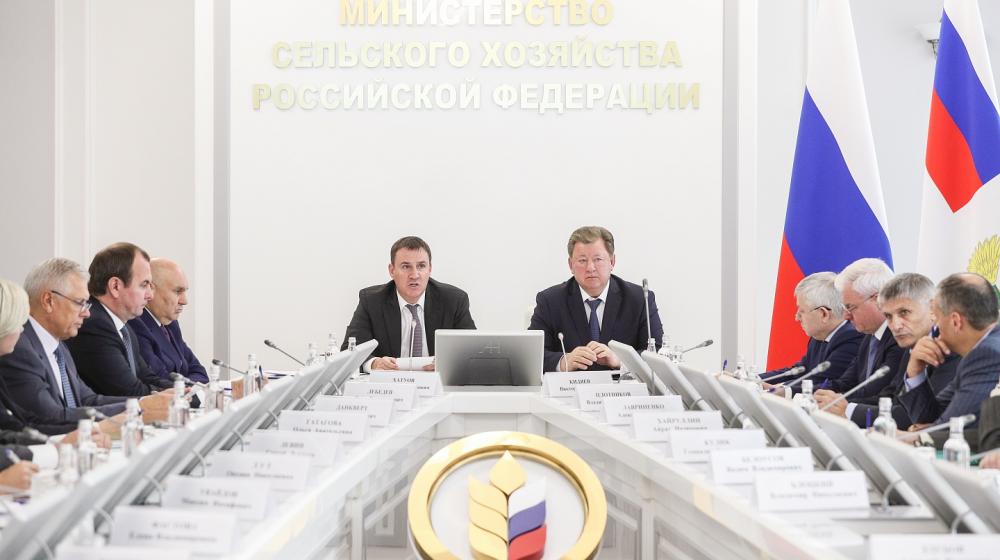 В.И. Кашин совместно с Министром сельского хозяйства Российской Федерации Д.Н. Патрушевым провели совместное заседание Комитета Госдумы по аграрным вопросам и коллегии Минсельхоза РФ