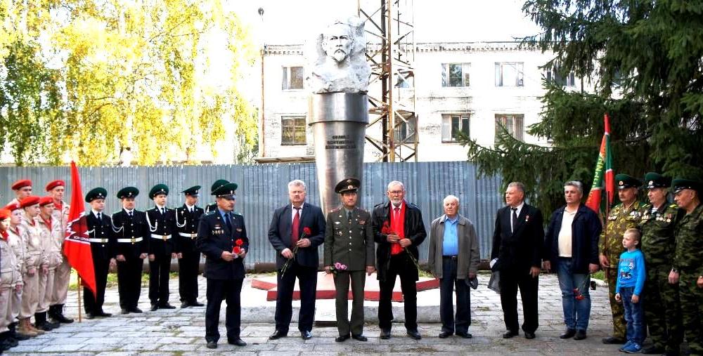 «Делайте жизнь с товарища Дзержинского!». Акцмя памяти рыцаря революции прошла в Кургане