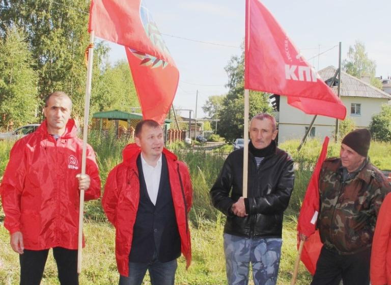 Республика Коми. КПРФ провел пикет против завоза московского мусора на Север