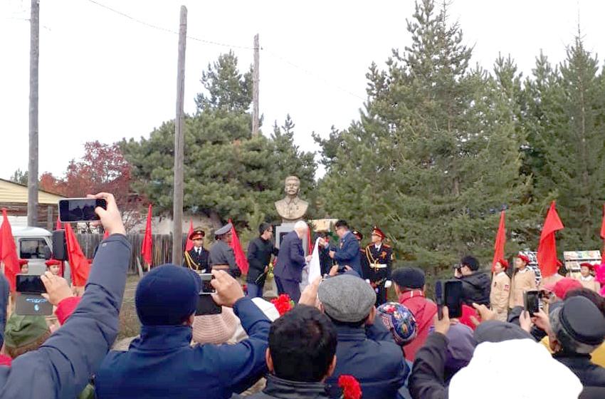 Республика Якутия. В Вилюйске открыли памятник И.В. Сталину