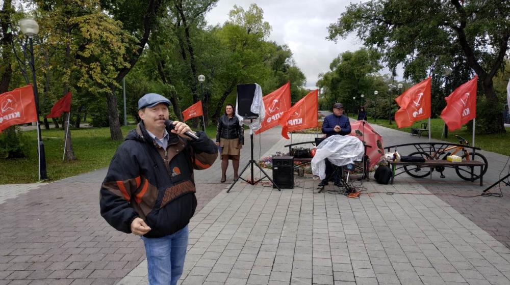 В Тюмени, в сквере Комсомольский, состоялся митинг-концерт «За доступное бесплатное образование для всех»