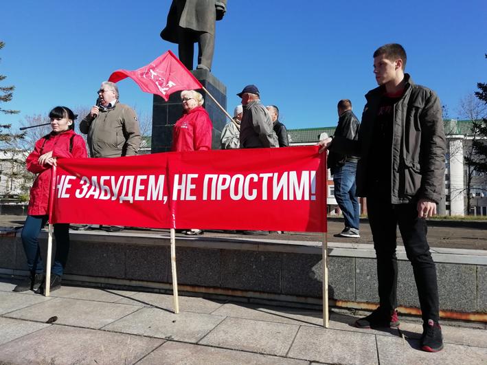 Еврейская АО. Коммунисты Биробиджана почтили память защитников Дома Советов 1993 года