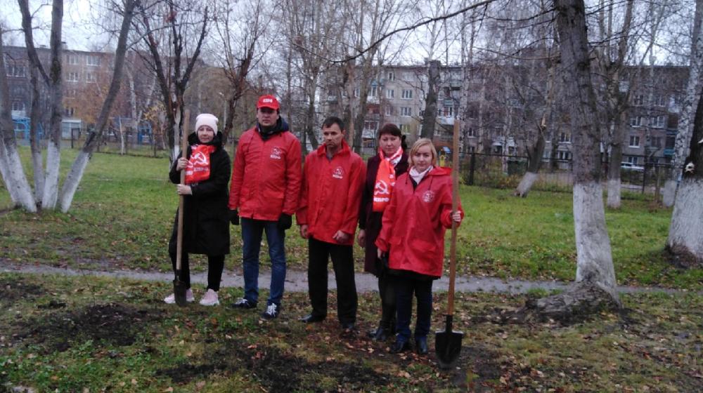 Пермские коммунисты провели патриотическую акцию «Сад Победы - сад Жизни - сад Бессмертного полка»