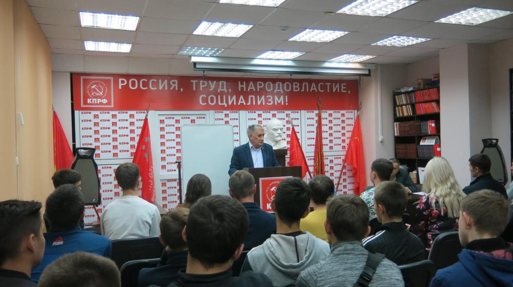 Чувашия. Валентин Шурчанов встретился с молодыми коммунистами