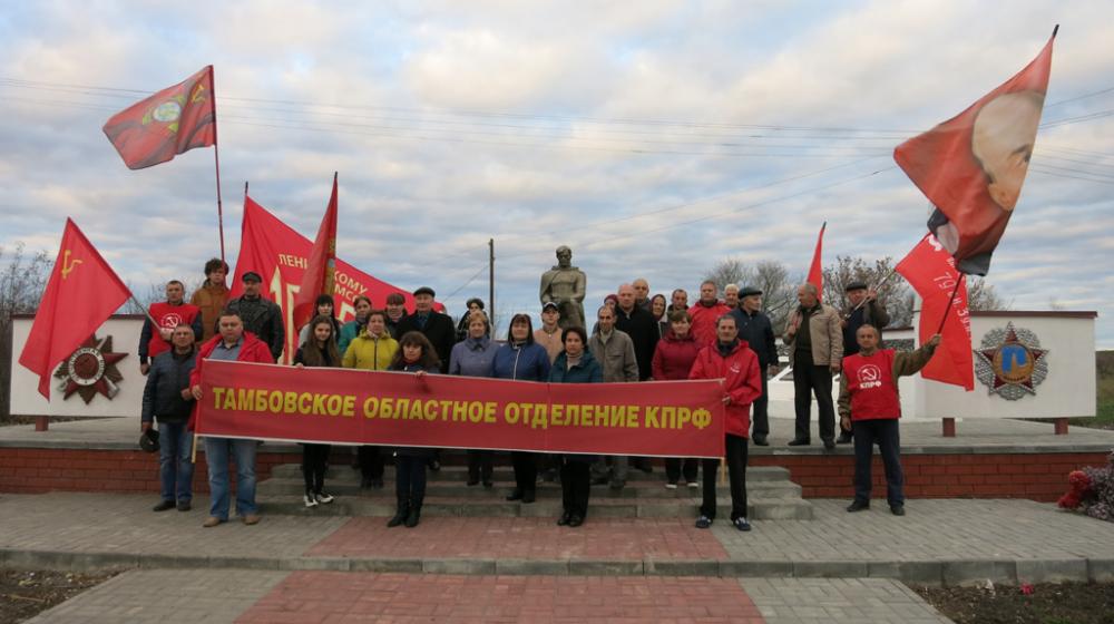 Тамбовские коммунисты провели автопробег к 101-й годовщине ВЛКСМ