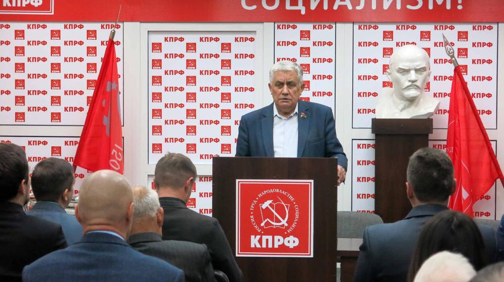 Валентин Шурчанов провел совещание с секретарями первичных партийных отделений города Чебоксары