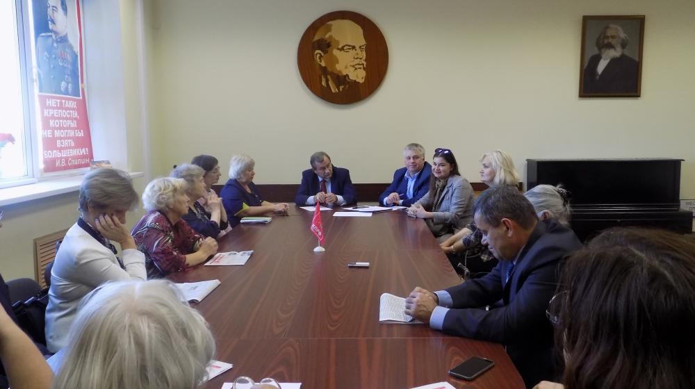В Воронежском обкоме КПРФ при поддержке Сергея Гаврилова прошла встреча с педагогами