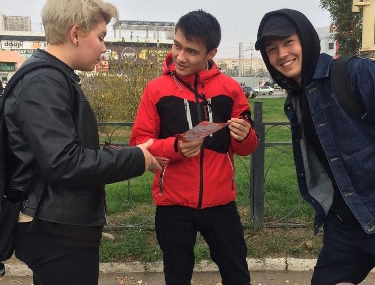 Астраханская область. Коммунисты и комсомольцы в День Комсомола провели пикеты и торжественное собрание