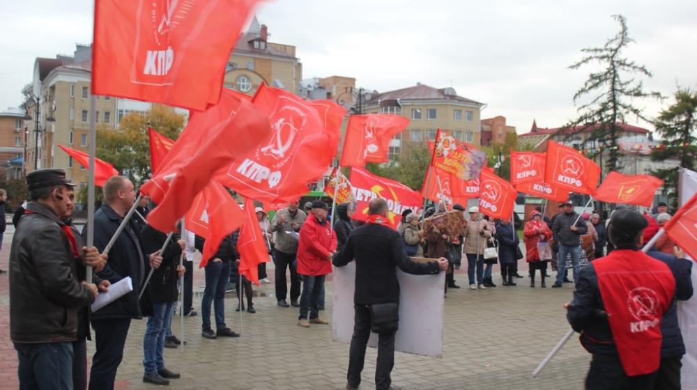 В Тюмени состоялся митинг, посвященный памяти защитников Верховного совета РСФСР
