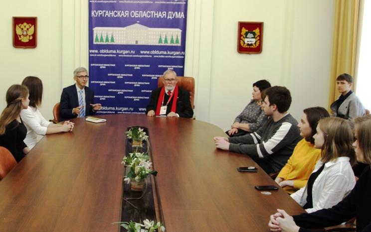 Руководитель фракции КПРФ Курганской областной Думы В.А.Кислицын организовал в зауральском парламенте дни открытых дверей