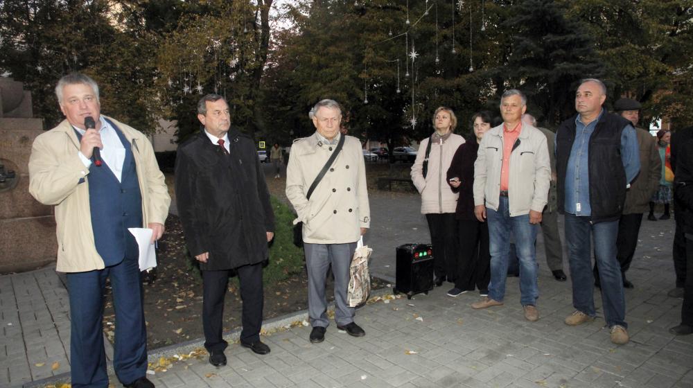 3 октября коммунисты Воронежа провели акцию возле монумента жертвам белого террора