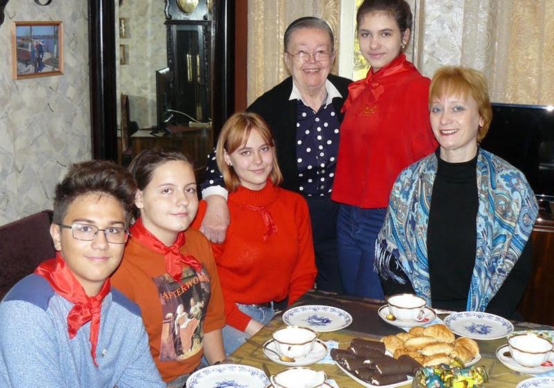 Ивановские пионеры поздравили с Днем учителя ветерана педагогического труда