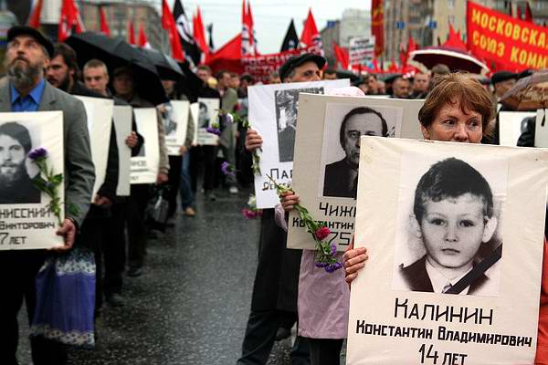 «Не забудем! Не простим!». Сколько защитников Дома Советов погибло в октябре 1993 года?