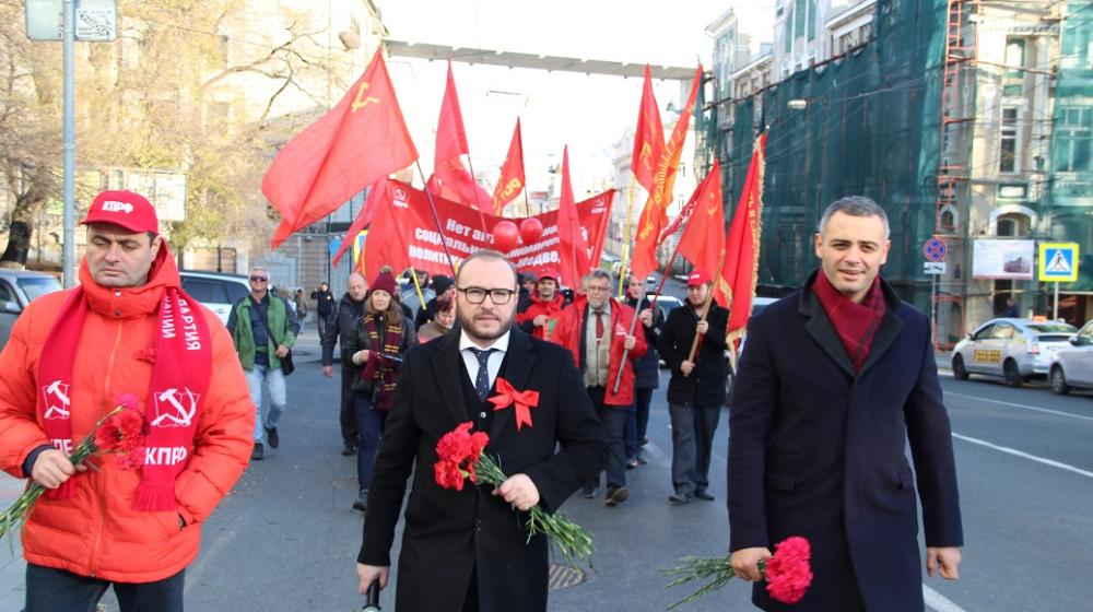 Приморский край. Во Владивостоке прошли праздничные мероприятия в честь Великого Октября