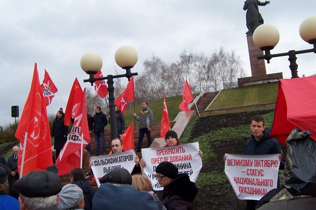 Коммунисты Казани провели акцию, посвящённую 102-й годовщине Великой Октябрьской социалистической революции