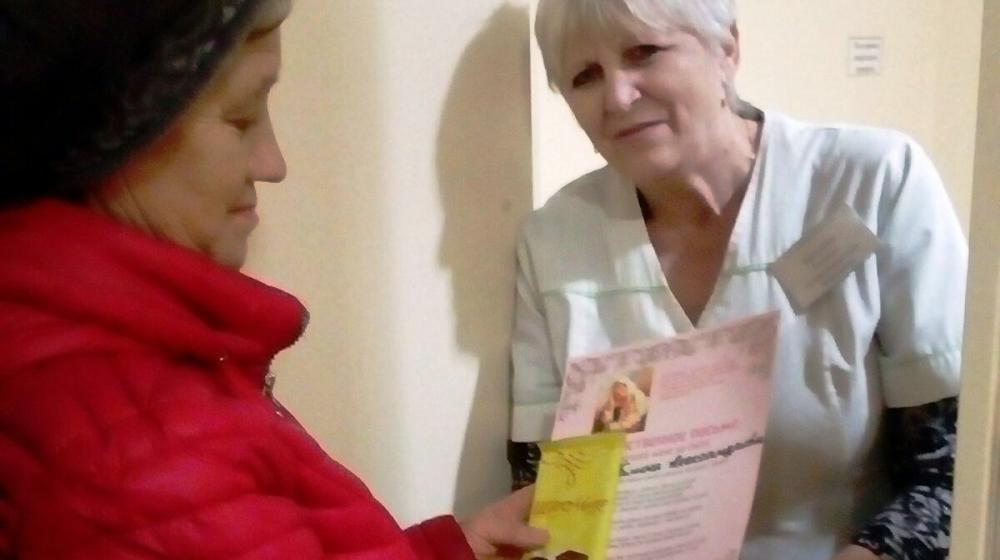 Саратовская область. Активистки "ВЖС - Надежда России" поздравили женщин с Днём матери