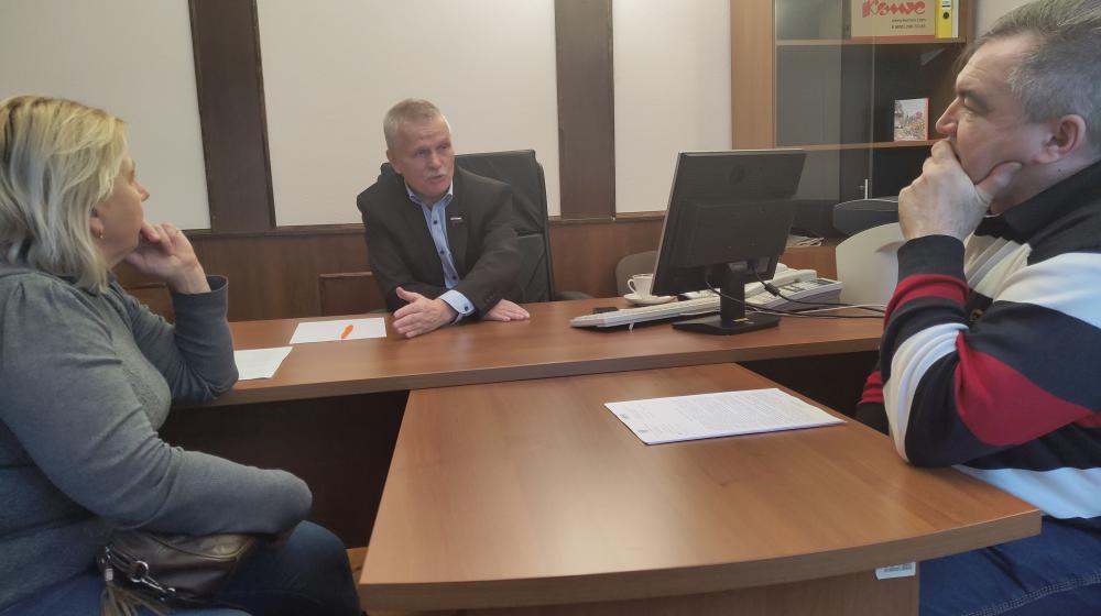Сергей Пантелеев встретился с представителями "обманутых дольщиков" в Ленинградской области 