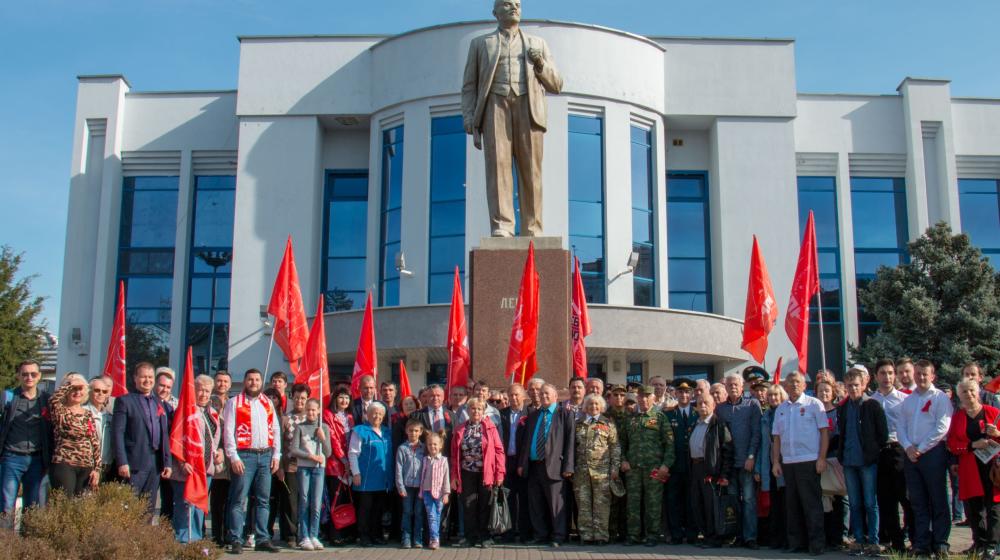 В день Красного Октября в Краснодарском крае прошли автопробеги и митинги в поддержку П.Н. Грудинина и С.Г. Левченко 