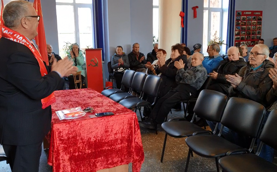 Камчатские коммунисты провели праздничные мероприятия в честь годовщины Великого Октября 
