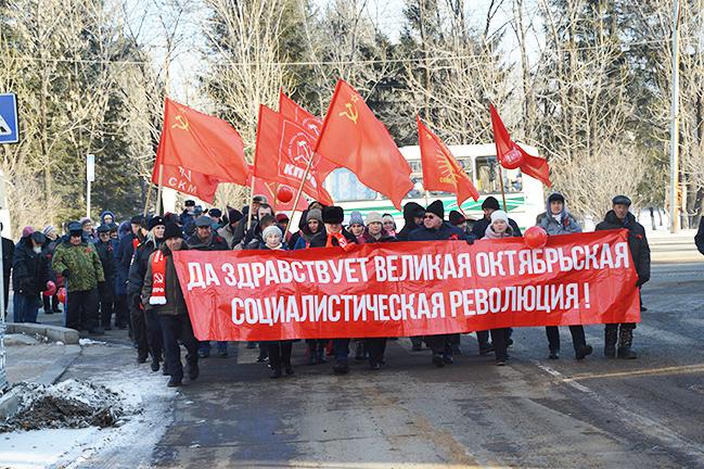 Еврейская АО. Коммунисты Биробиджана отметили годовщину Великого Октября праздничной демонстрацией и митингом-концертом
