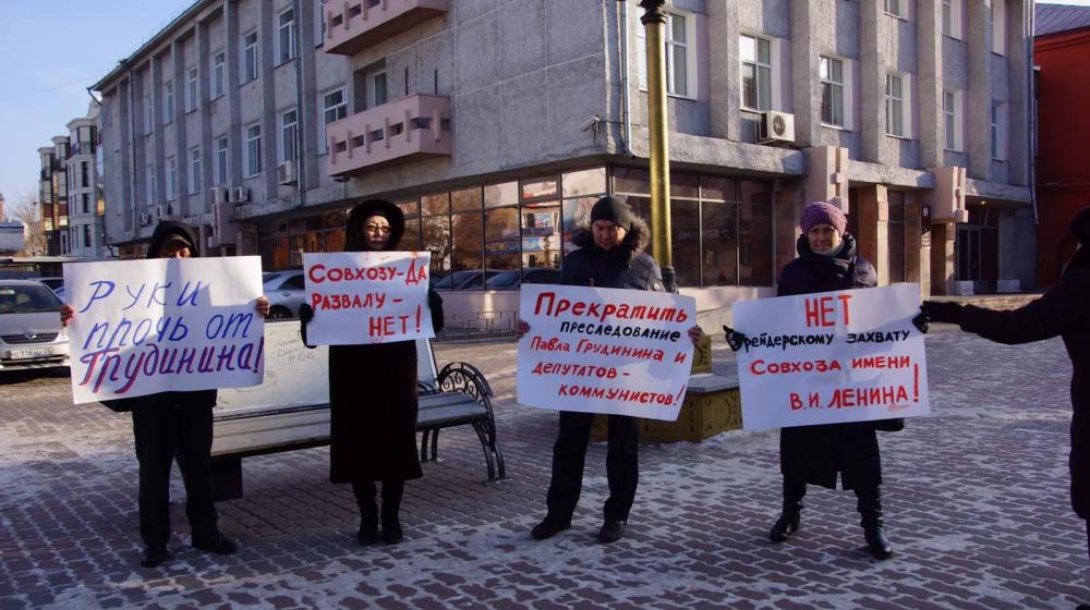 Коммунисты Бурятии провели акции в защиту Павла Грудинина, губернаторов и депутатов, представляющих КПРФ