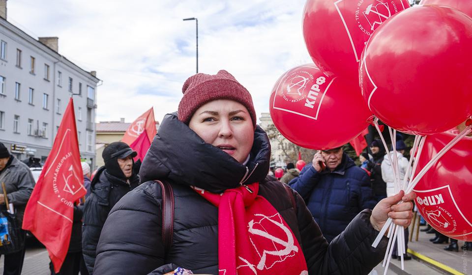 Красноярские коммунисты ярко отметили 102-ю годовщину Великого Октября