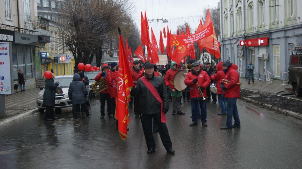 Кировчане отметили 102-ю годовщину Великого Октября