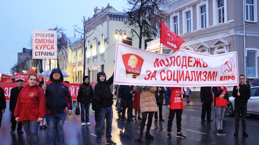 Н.Н. Иванов провел демонстрацию трудящихся в Курске
