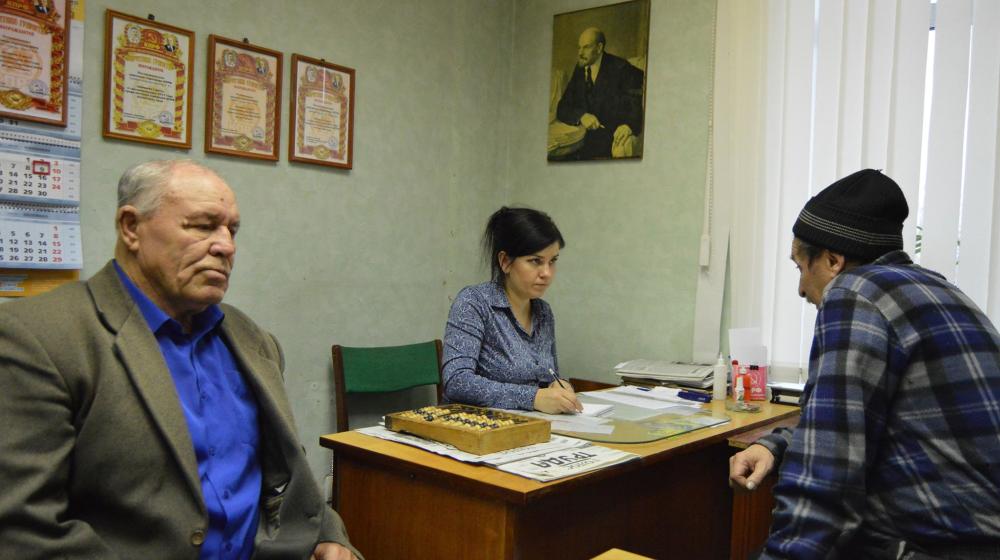 В Алтайском крае на встрече с Марий Прусаковой граждане осудили атаку рейдеров на подмосковный совхоз имени Ленина
