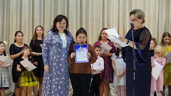 Коммунисты Калмыкии поддержали юные таланты
