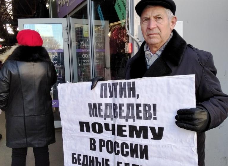 В Ленинском районе Саратова прошла серия одиночных пикетов КПРФ