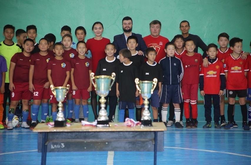 В Кызыле прошел турнир по мини-футболу в честь 101-ой годовщины Ленинского комсомола