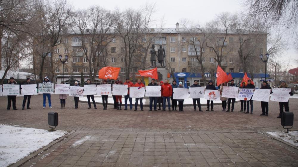 Коммунисты Оренбуржья вышли на пикет против политических репрессий и наглой лжи
