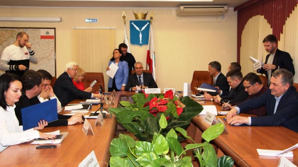 Саратовские коммунисты призвали уйти в отставку губернатора Валерия Радаева
